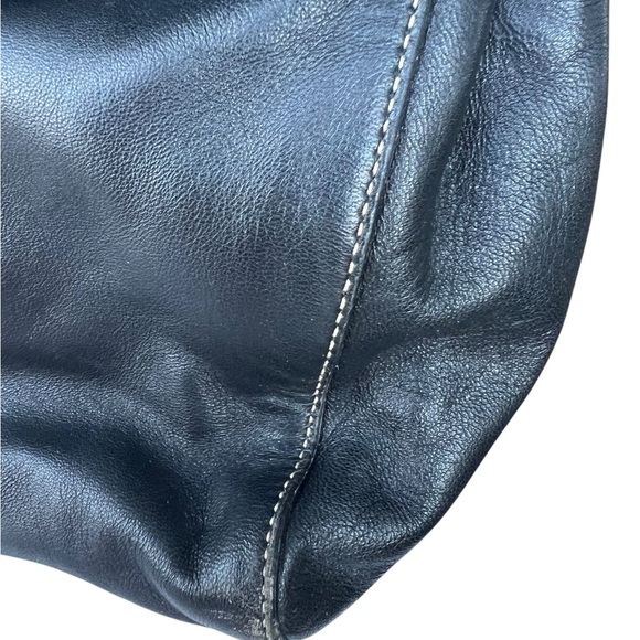 Gorgeous Lambskin Prada - Picture 5 of 7
